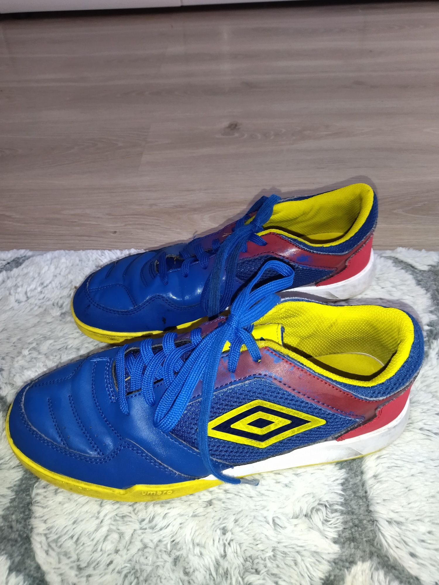 Buty halówki firmy Umbro