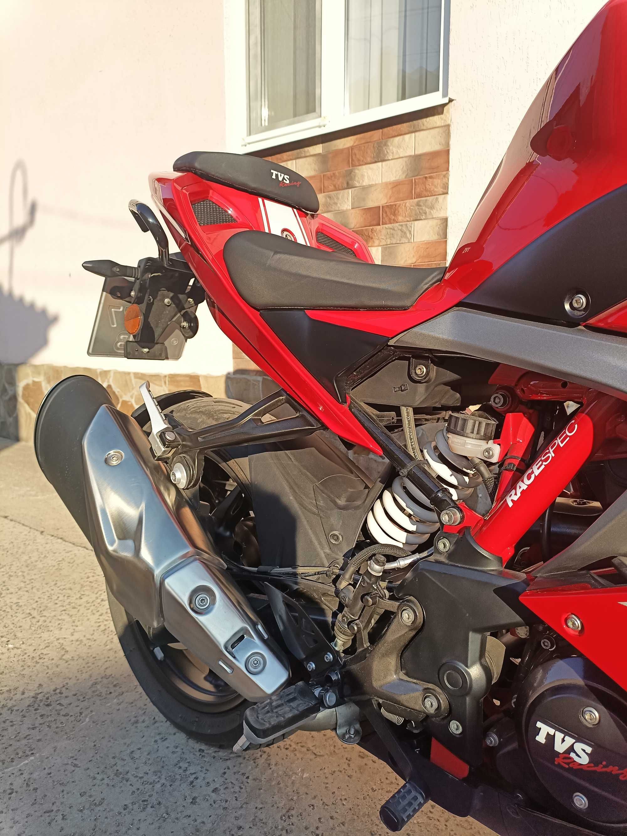 Мотоцикл TVS Apache RR 310
