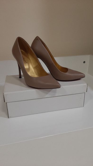 Елегантні шкіряні туфлі човники