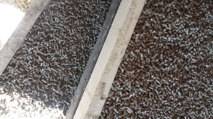 гранульований комбікорм для маленьких кроликів курки несучки домашній