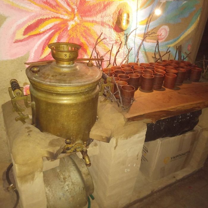 Каворкінг баня з кухнею і спальними капсулами і  харчевнею