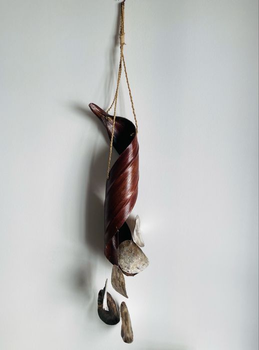 Quadros, pratos, espanta espiritos, elefante, peixe e girafa