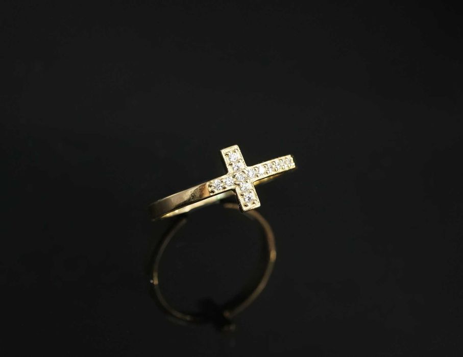 Złoto 585-Złoty pierścionek z krzyżykiem