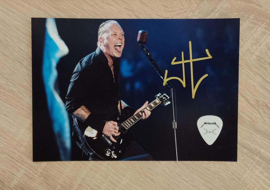 Автограф и медиатор Джеймса Хэтфилда. Metallica. James Hetfield.