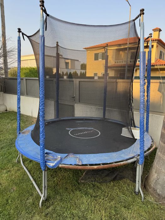 Trampolim infantil