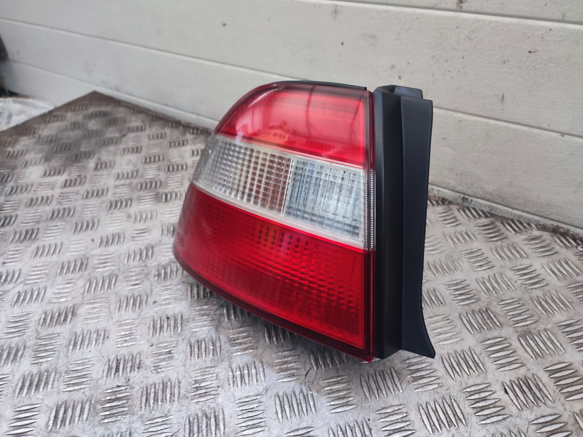 Honda Accord V 95-98r lampa lewa lewy tył