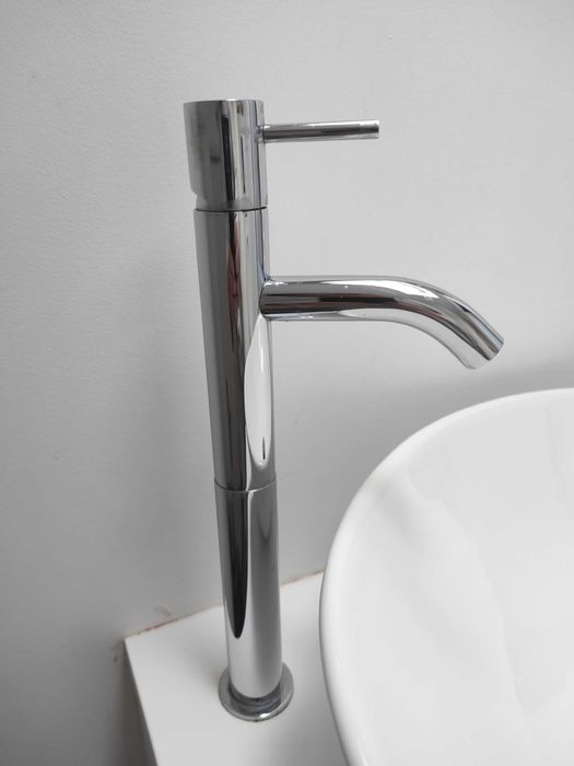 Torneira alta de lavatório como nova