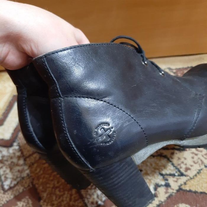 чорні ботильйони dr martens viviana 39