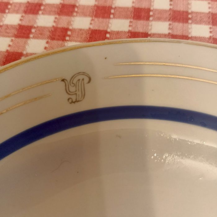 Продам 2 тарілки  з позначкою УР