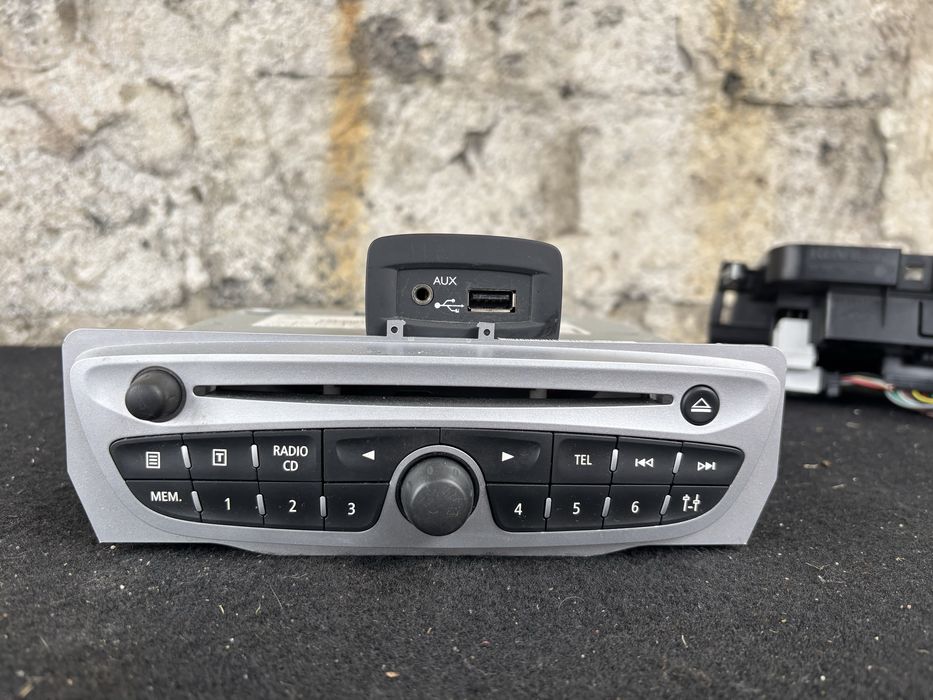 Радіо Renault Megane 3 комплект аудіо системи TomTom