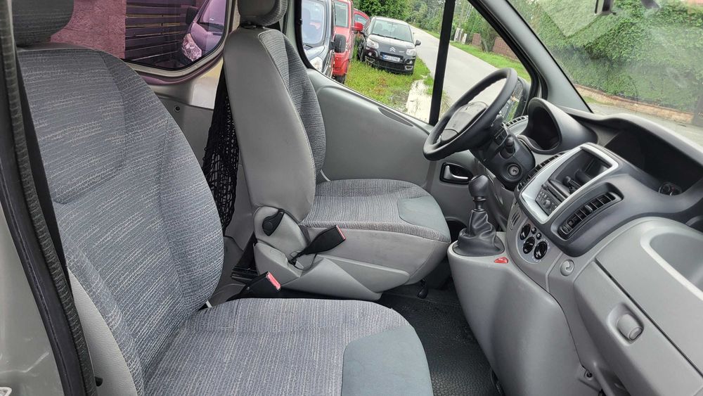 Wynajem Renault Trafic 9-osobowy