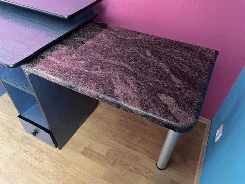 Piękne biurko z granitem naturalnym Granit Naturalny, wygodnie