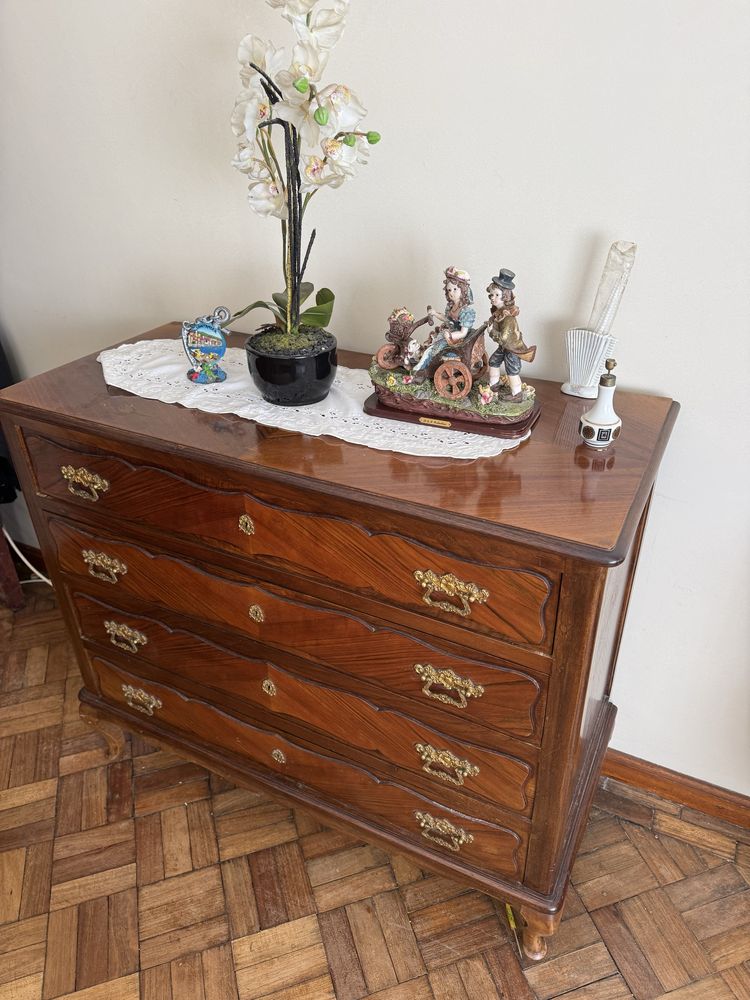 Quarto antigo completo