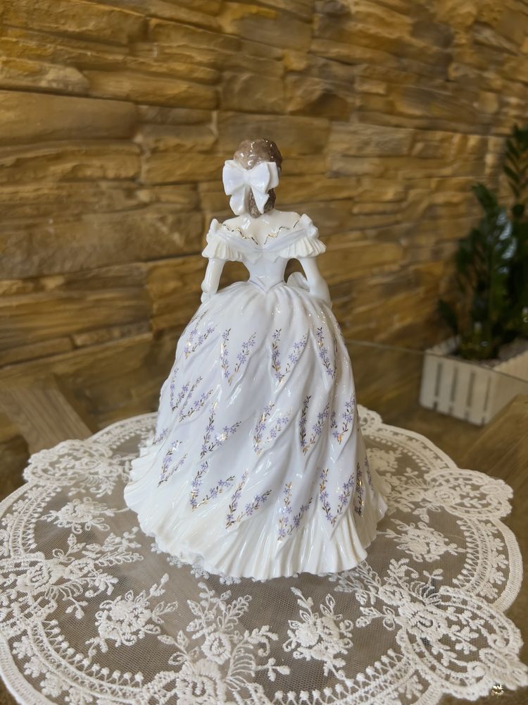 Порцелянова статуетка Дівчина  Royal Worcester The Last Waltz