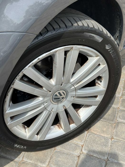 Продам Volkswagen Touran  2013 рік можлива розстрочка,кредит,обмін!