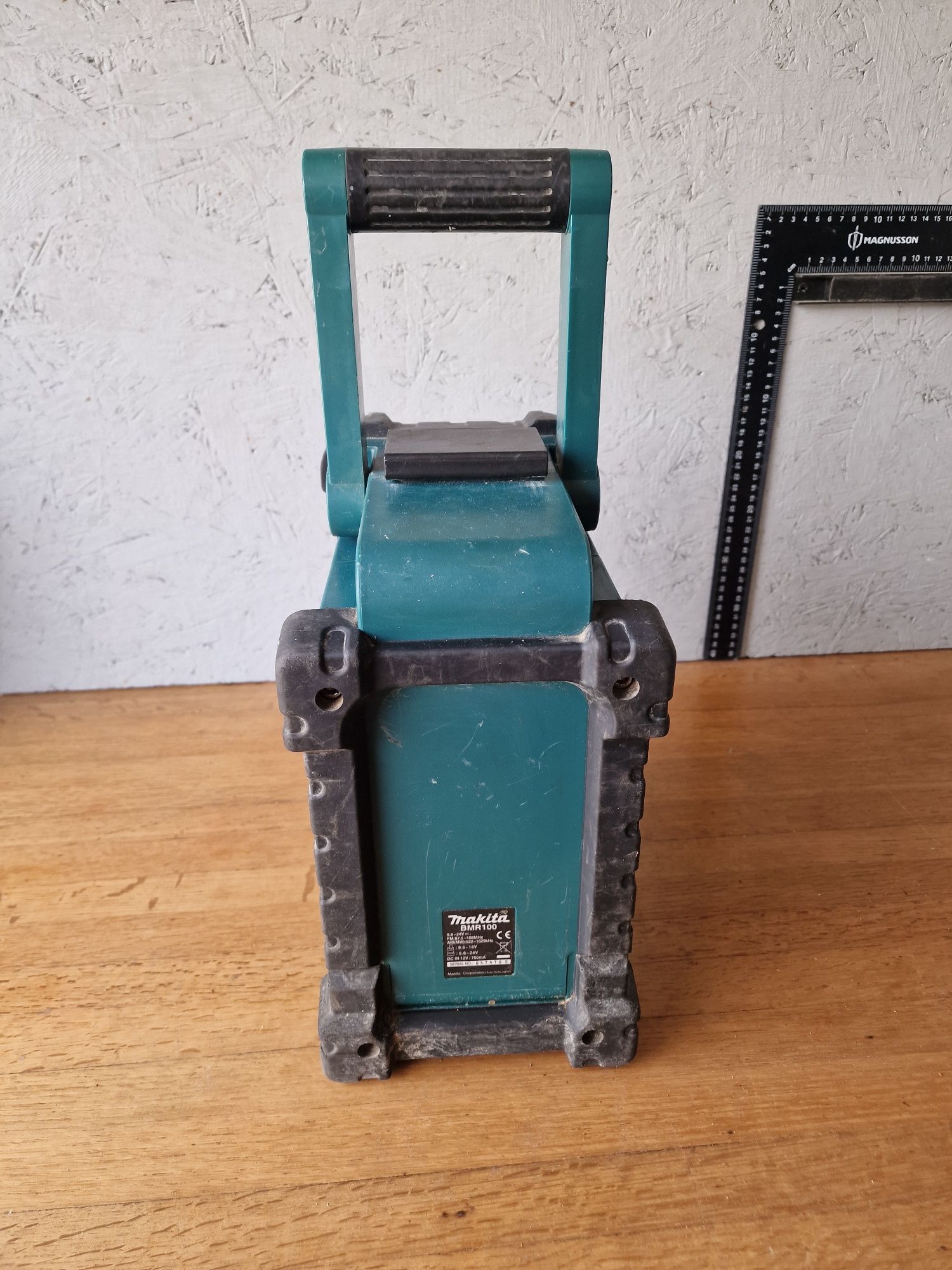 Makita BMR100 radio