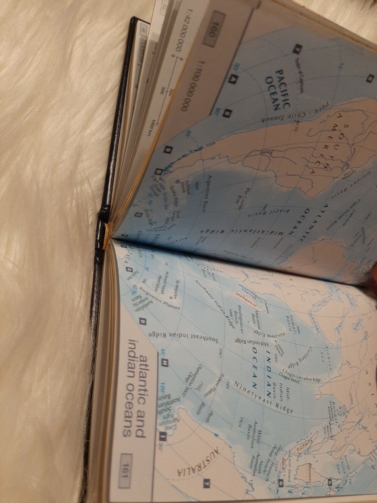 Mini atlas of the world