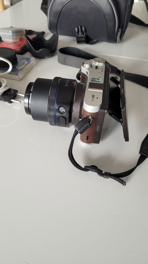 Samsung nx300 nx 300 bezlusterkowiec