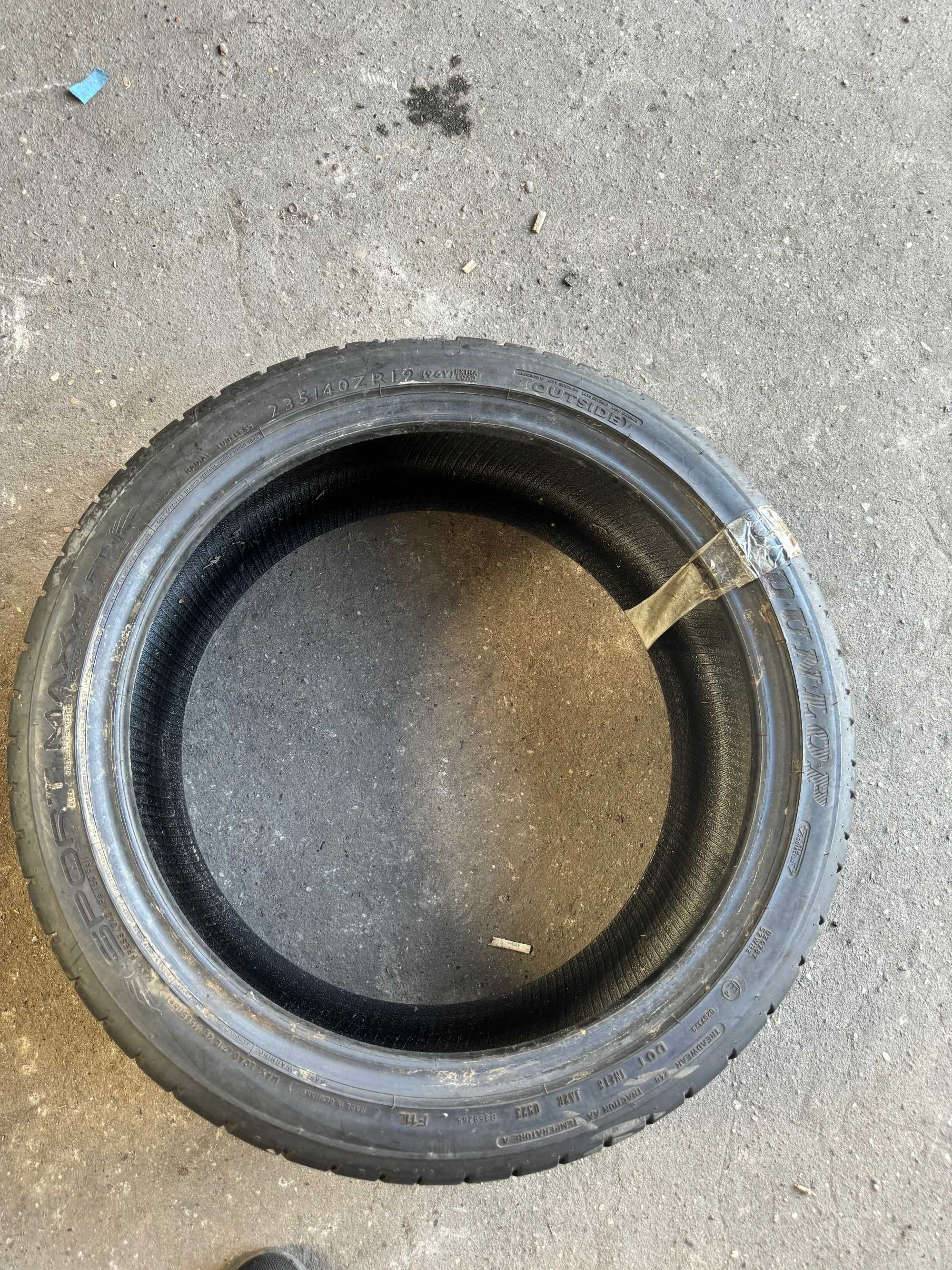 Opona Dunlop 235 40 R19