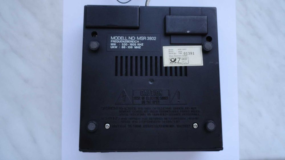 Zegar z radio budzikiem MSR