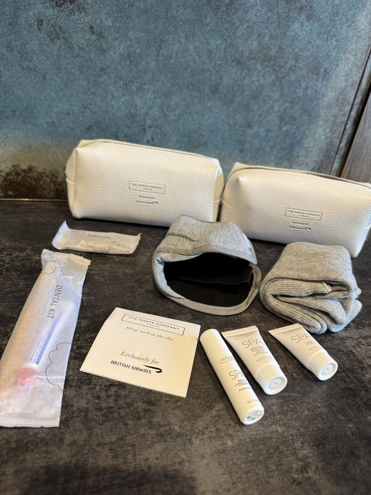 Kosmetyczka zestaw na podroż Business Class kosmetyki szczoteczka mask
