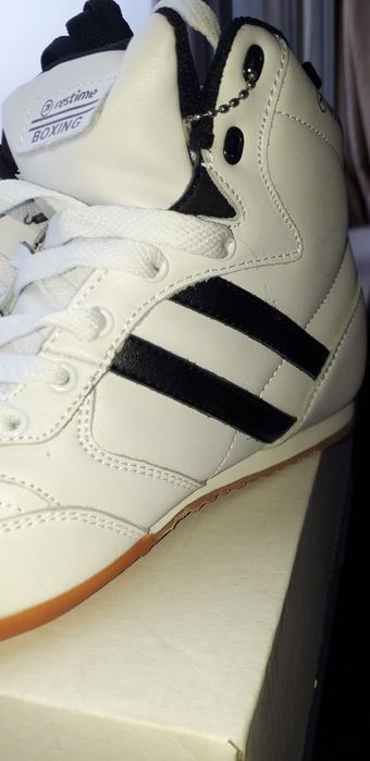 Продам кроссовки