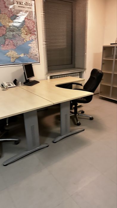 Распродажа офисной мебели Тумбы шкафы комоды стеллажи полки стулья