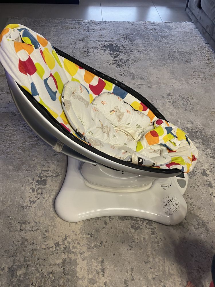 Дитячий заколисуючий центр 4Moms Mamaroo