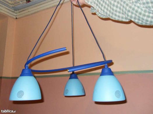 Lampa pokojowa w kolorze niebieskim