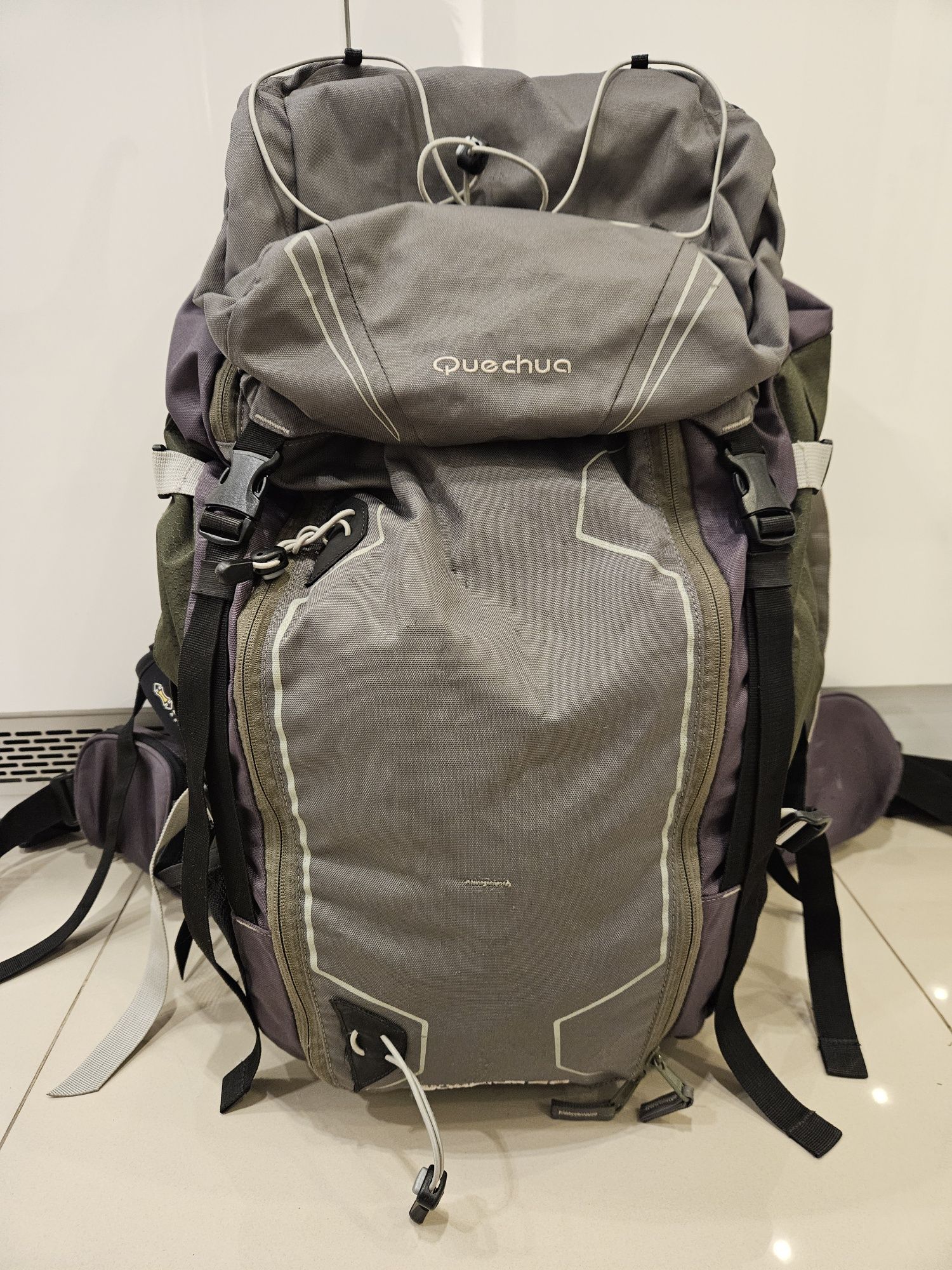 plecak trekkingowy turystyczny Quechua Forclaz Symbium 60 l khaki