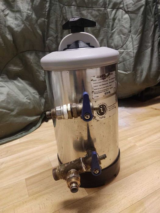 Фільтр пом'якшувач води DVA LT 8 на 8л