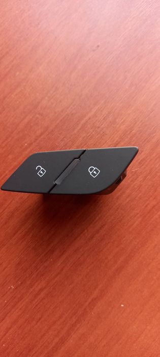 Кнопка брокировки  правая  и левая  Ауди Q3 83А962108, 83A962107