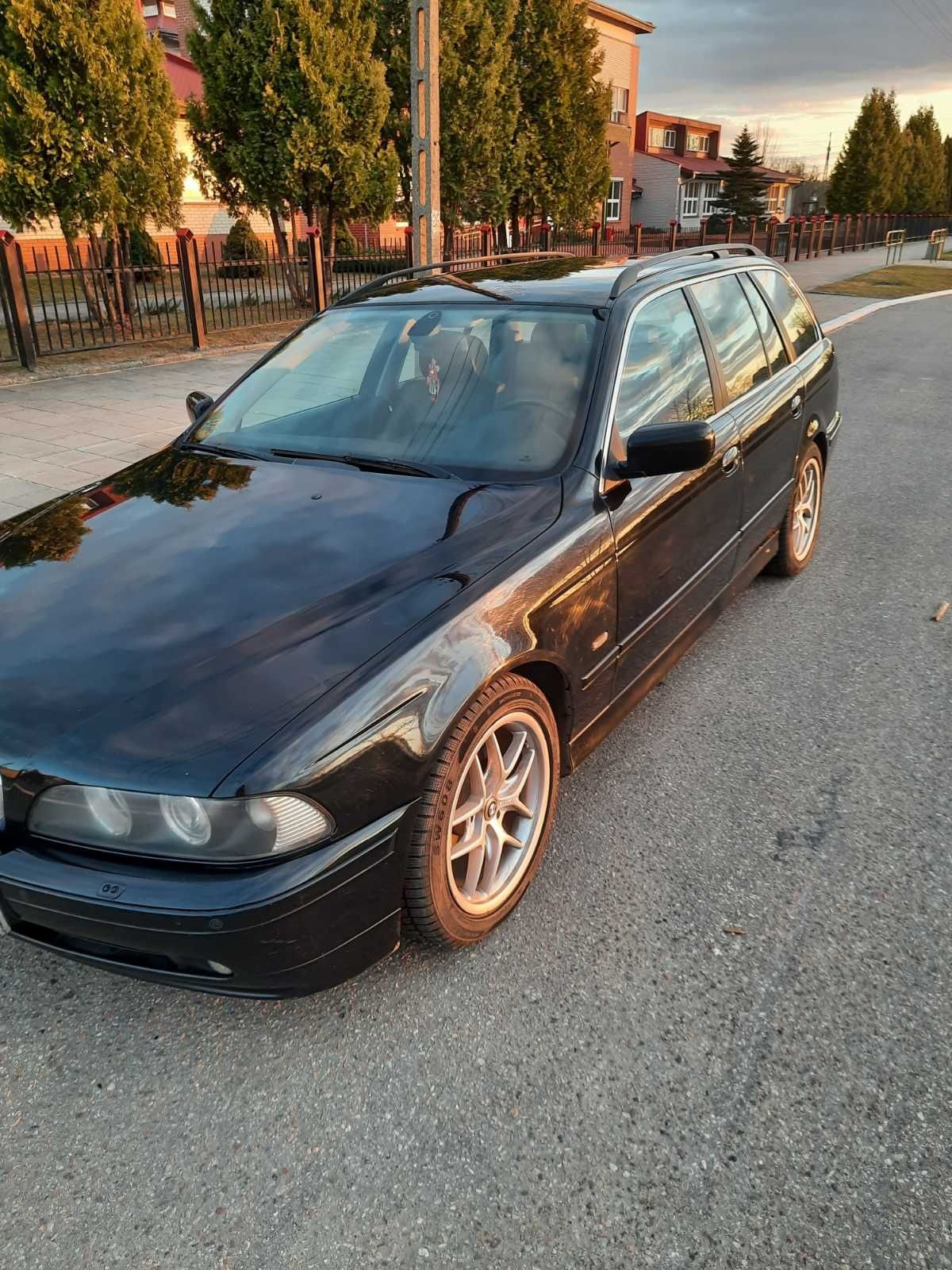PILNIE Sprzedam samochód BMW E39 520i Touring w dobrym stanie