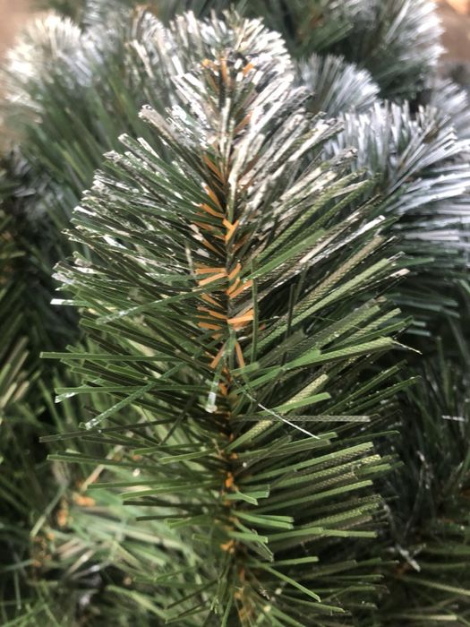 Ялинка штучна в хорошому стані