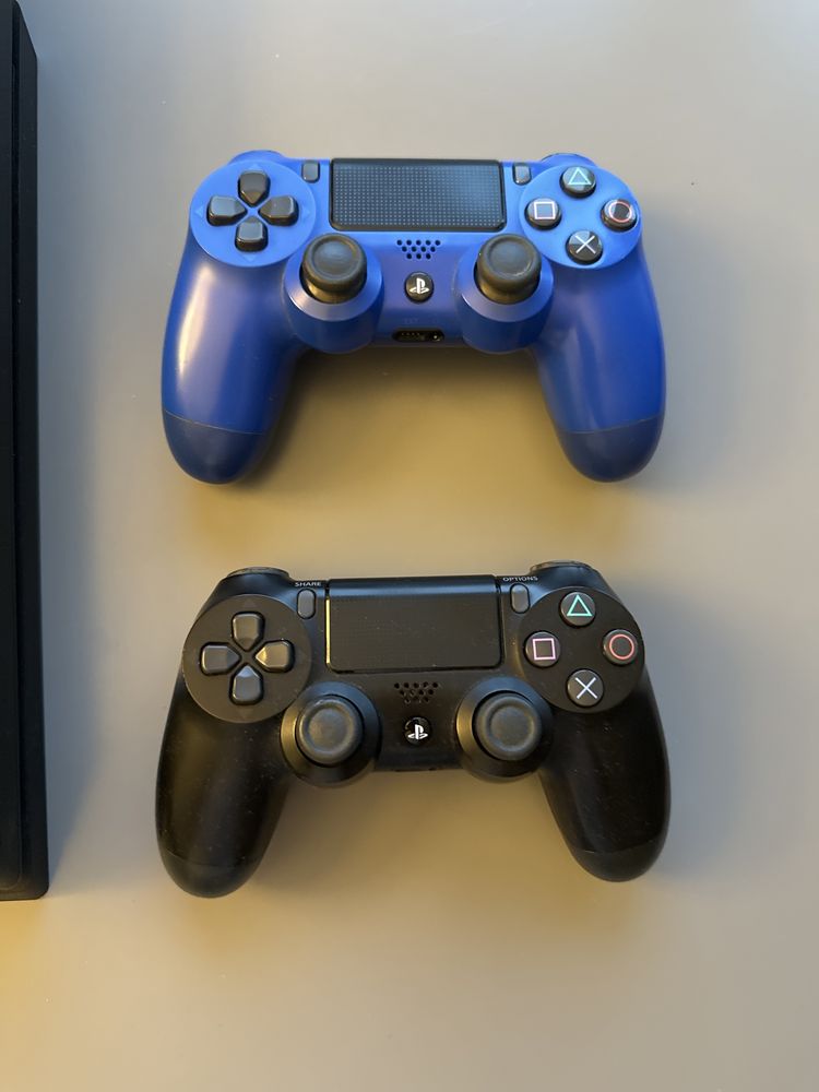 Ps4 pro + 2 pady