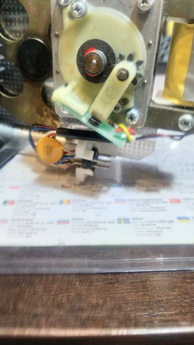 Displays de palhetas, split flap display. Arduino/Raspberry Pi