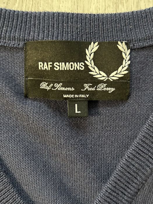 Fred Perry x Raf Simons светр з вирізом V