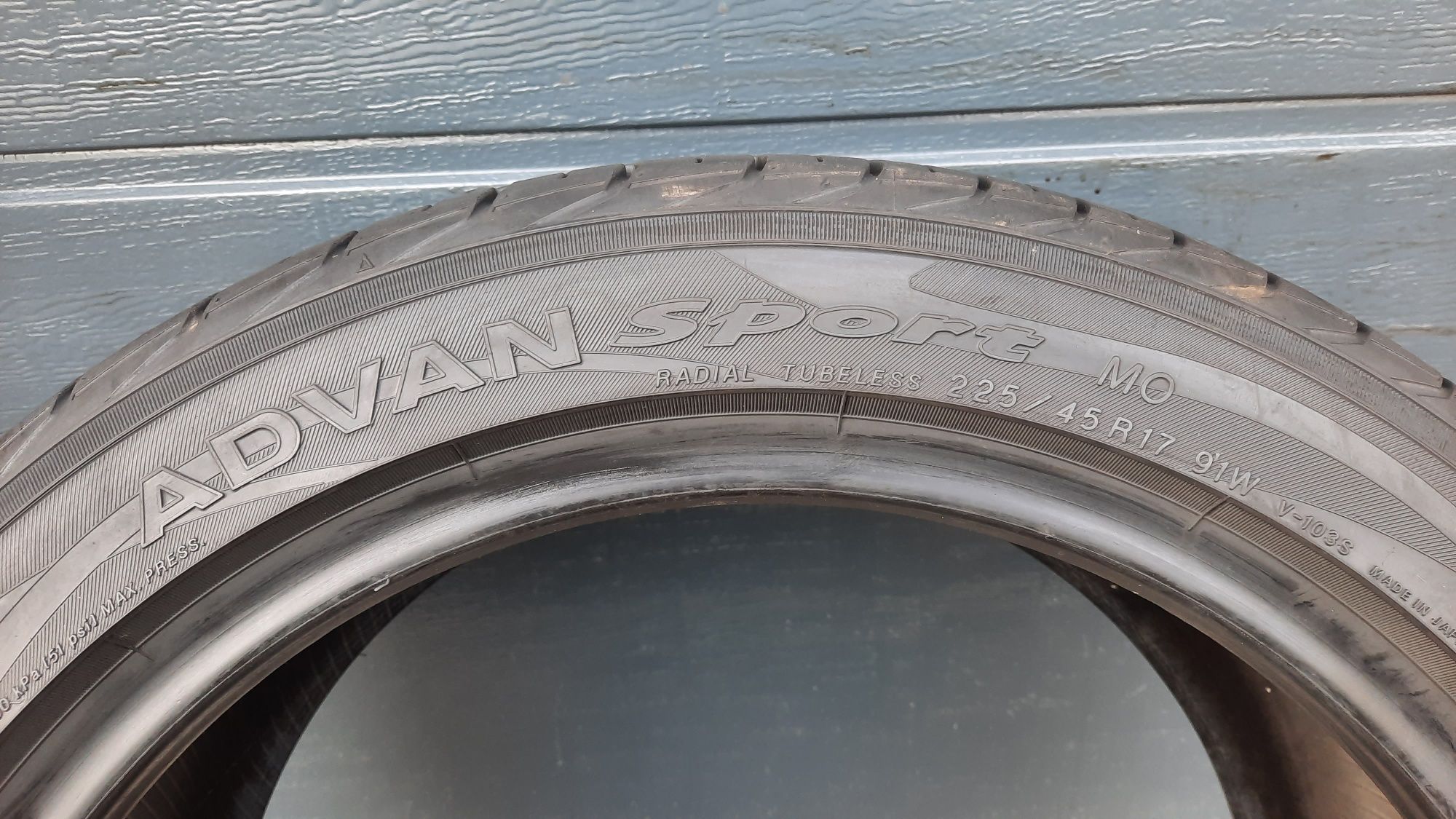 Yokohama 225/45 R17 Advan Sport