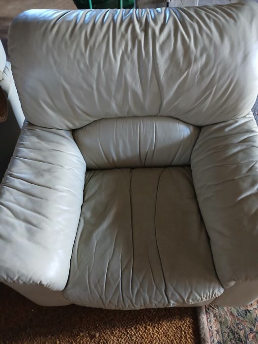 Sofas em pele cinzenta