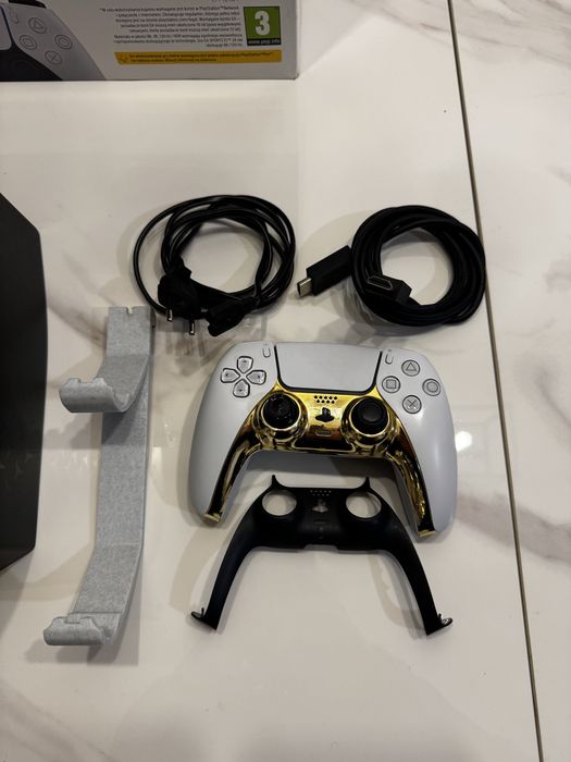 PS5 z napędem 825GB + PAD + uchwyt na pady