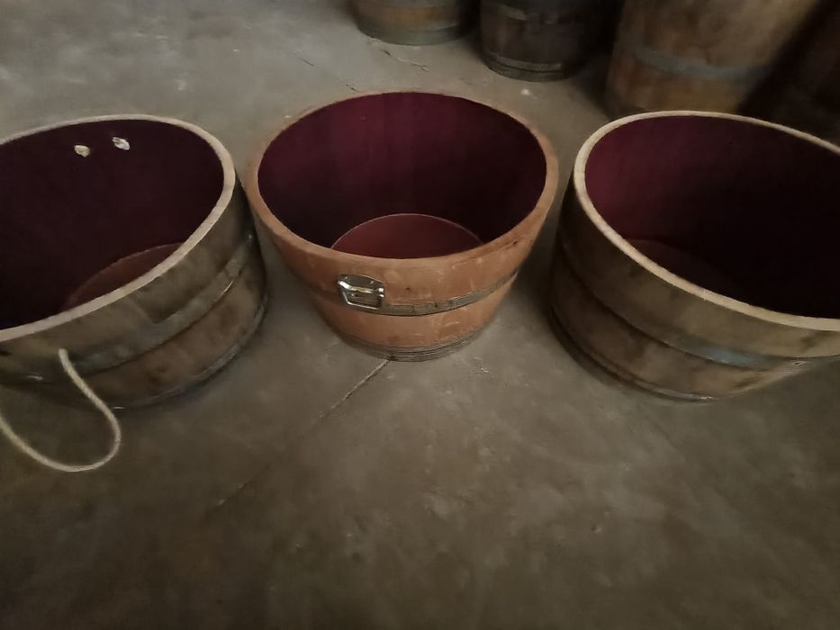 Vasos de barril ou banheira antigas