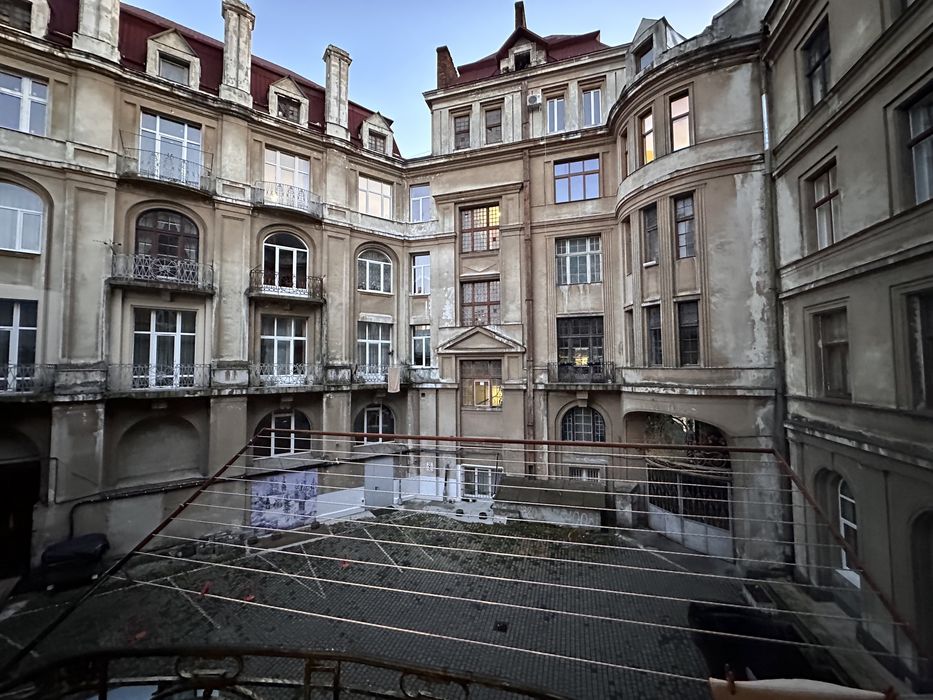 Продаж вул Менциньзького 2х кім квартири