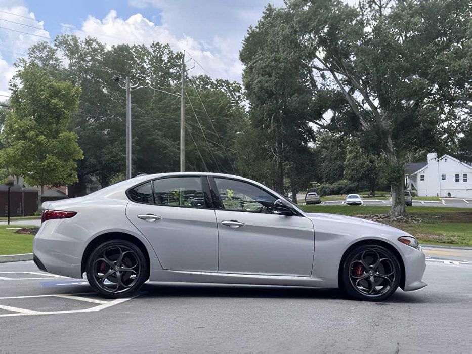 Alfa Romeo Giulia      2021