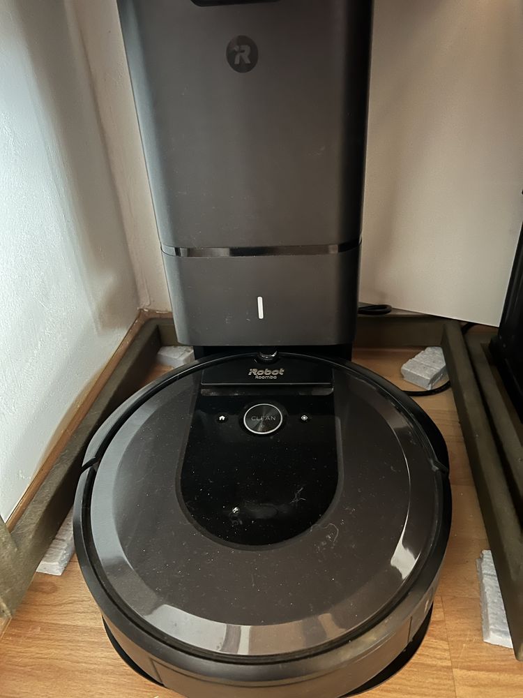 IRobot i7+ робот пилосос