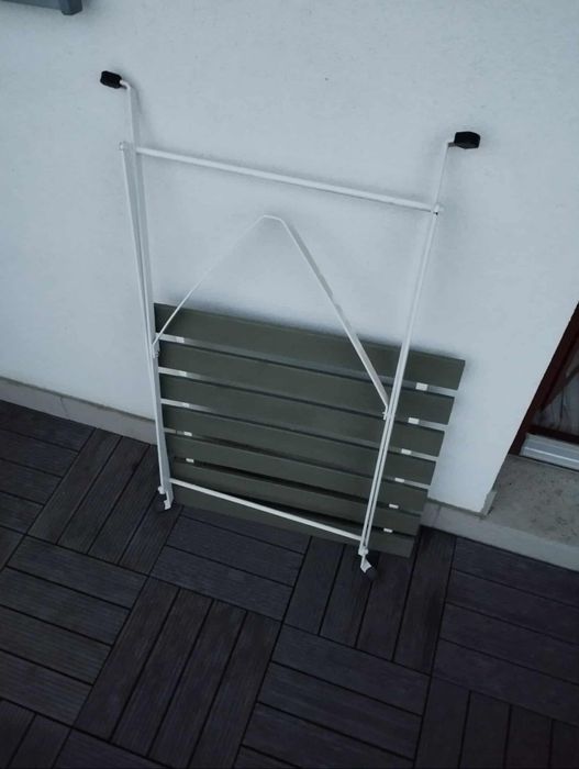 Krzesła składane (2 szt.) "Bella vita" + stolik ikea
w kolorze khaki