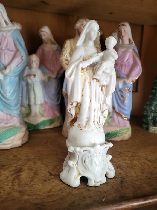 Stara porcelanowa figurka Matki Bożej Maryja