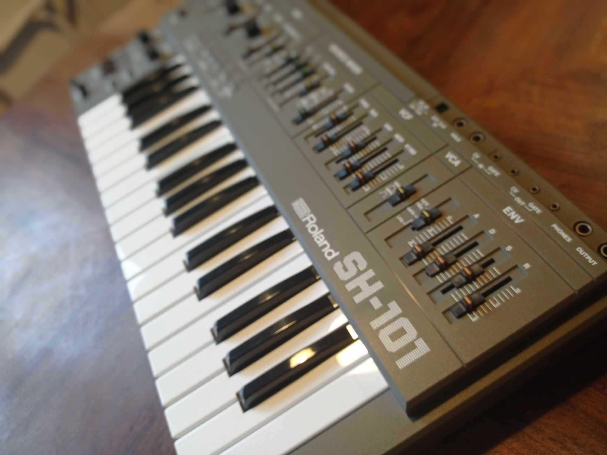 Roland SH-101 Syntezator