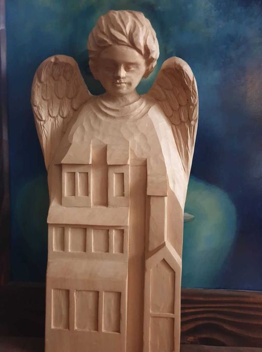 Anioł domu płaskorzeźba rzeźba drewno opiekun domu prezent rękodzieło