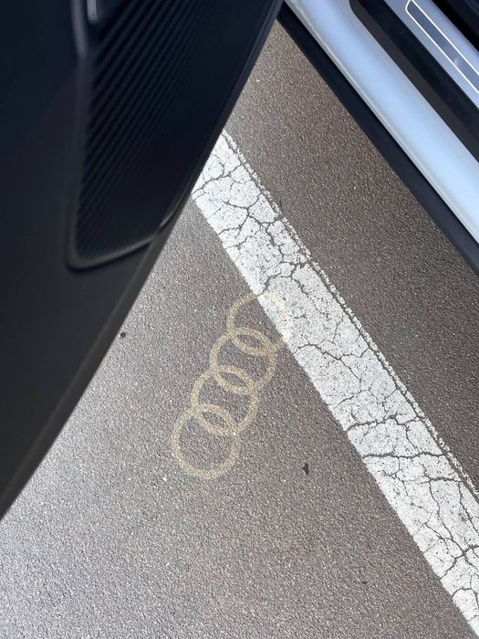 Audi Q7.Quattro Білого кольору кросовер