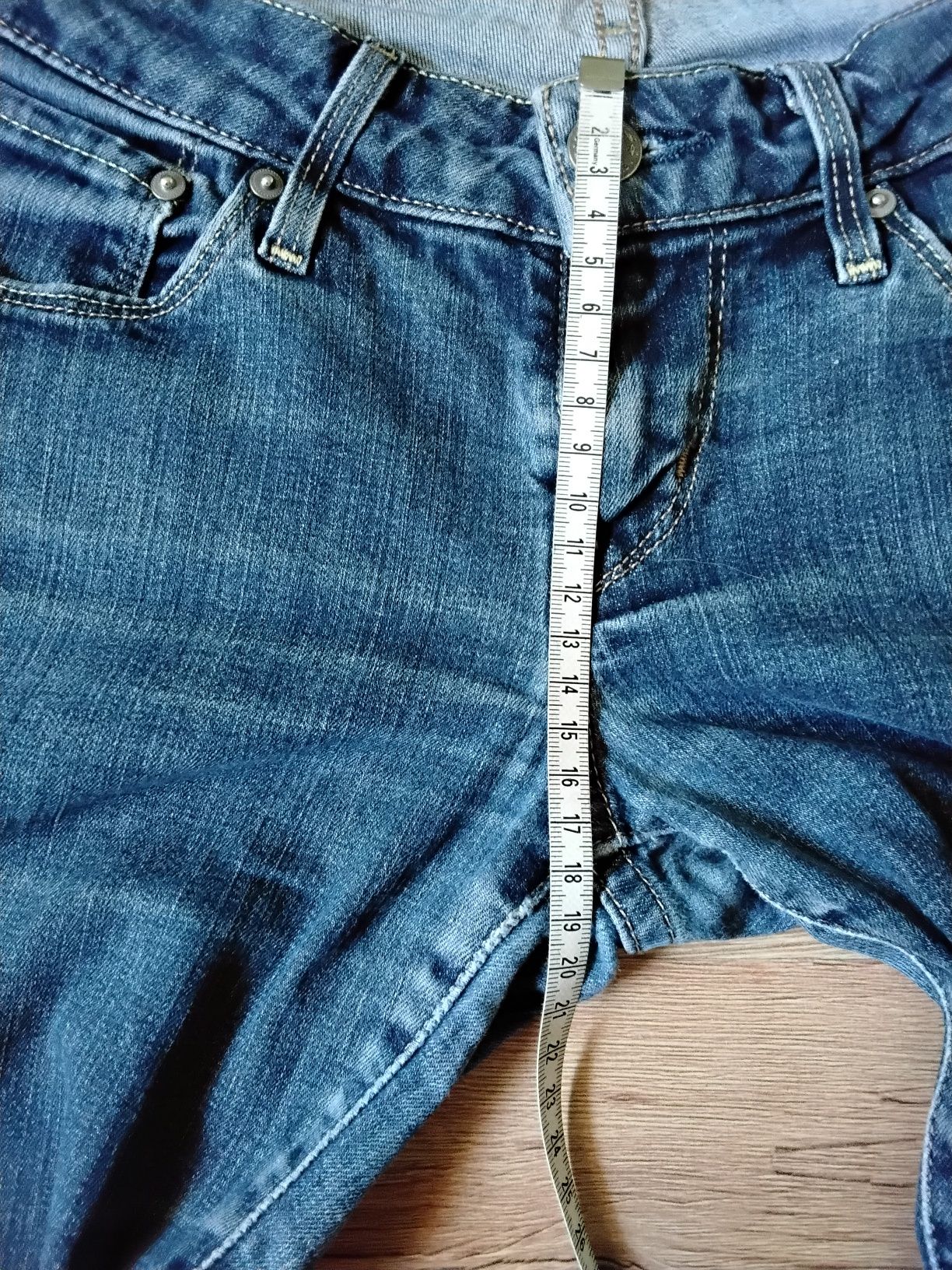 Dżinsy biodrówki damskie Levis